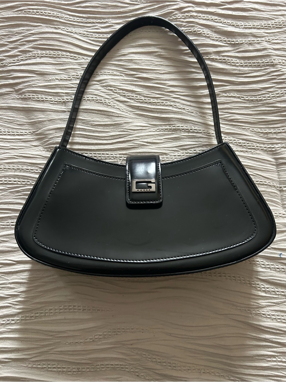 Vintage Y2K Guess Black Curved Shoulder Bag with magnetic closure.